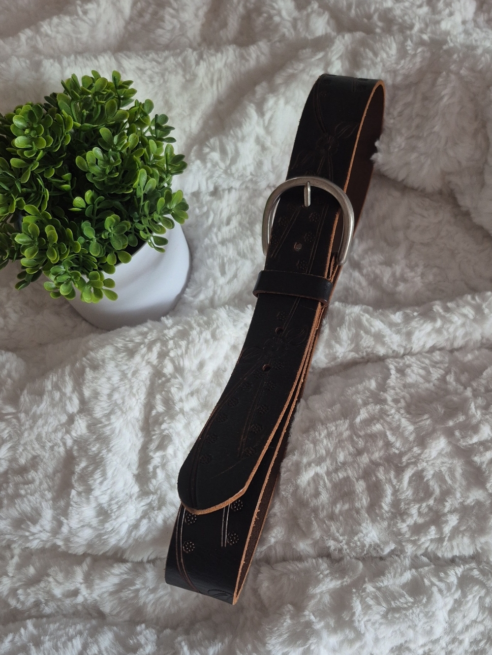 🎈Women's Black Leather Belt with Silver Oval Buckle